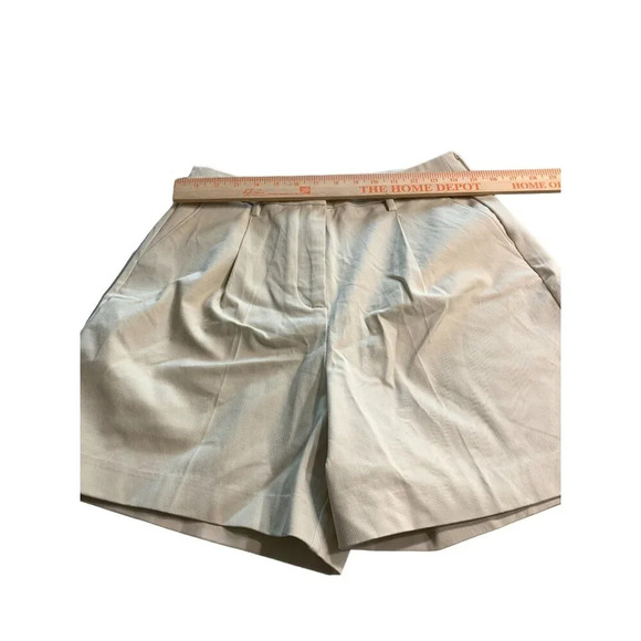 41 Hawthorn Mid Rise Short Front Pleat, light tan Size 8 - Picture 4 of 9